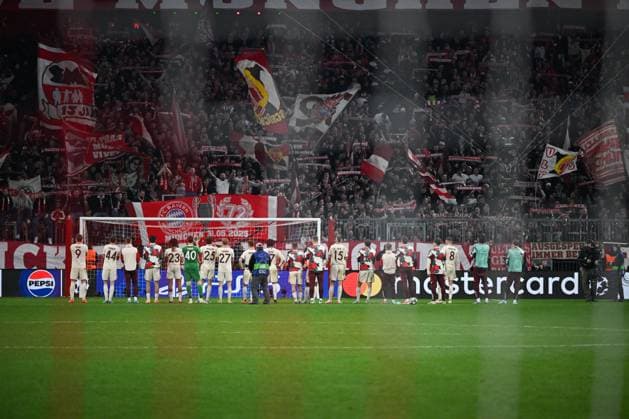 CALCIO - UEFA Champions League - Bayern Munich vs Inter - FC Internazionale Team of FC Bayern Monaco greeting the supporters at the end of the match after the UEFA Champions League quarter finals first leg match between FC Bayern Monaco and Inter FC Internazionale, on Avril 8th, 2025, at Allianz Arena stadium in Monaco, Germany Credit: Tiziano Ballabio Munich Germany  Copyright: xIPAxSport ABACAx