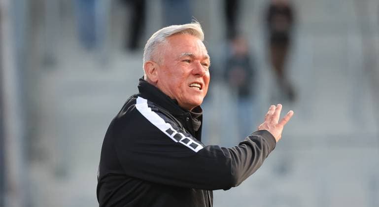 BAU Großaspach , Football 3 League , VfB Stuttgart II vs Viktoria Köln , Coach Olaf Janßen Köln