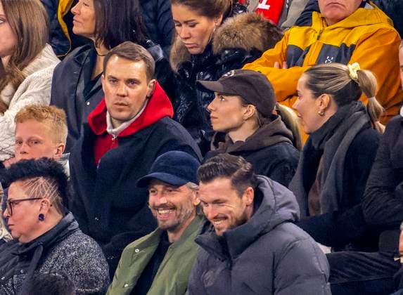 08 04 2025, Football UEFA Champions League 2024 2025 quarter-final first leg, FC Bayern Munich Inter Milan, at the Allianz Arena Munich The currently injured goalkeeper Manuel Neuer li, FC Bayern Munich has to watch the match with his wife Anika from the stands