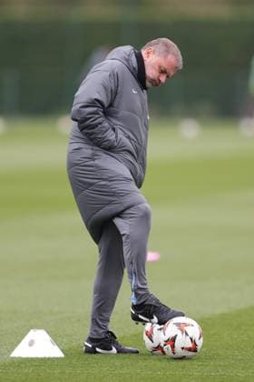Tottenham Hotspur Training 09 April 2025, Enfield Tottenham Hotspur Training Tottenham Hotspur Manager Ange Postecoglou Foto Charlotte Wilson Abseits Enfield UK  Copyright: xCharlottexWilsonx xOffsidexOffside