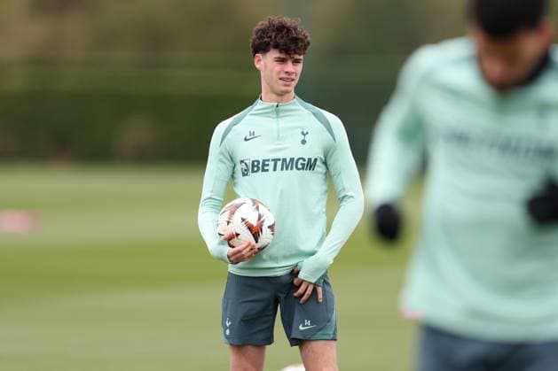 Tottenham Hotspur Training 09 April 2025, Enfield Tottenham Hotspur Training Archie Gray von Tottenham Hotspur Foto Charlotte Wilson Abseits Enfield UK  Copyright: xCharlottexWilsonx xOffsidexOffside