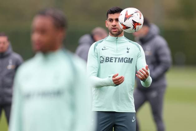 Tottenham Hotspur Training 09 April 2025, Enfield Tottenham Hotspur Training Cristian Romero von Tottenham Hotspur Foto Charlotte Wilson Abseits Enfield UK  Copyright: xCharlottexWilsonx xOffsidexOffside