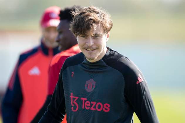 Manchester United, ManU FC Training Victor Lindelof 2 of Manchester United F.C during Manchester United FC Training ahead of the Lyon v Manchester United Europa League Quarter-Final match, at Carrington Training Centre, Manchester, England, United Kingdom on 9 April 2025 Credit: Mike Morese Every Second Media Editorial use only. All images are copyright Every Second Media Limited. No images may be reproduced without prior permission. Copyright: xIMAGO EveryxSecondxMediax ESM-1411-0013 MikexMoresex xEveryxSecondxMediax
