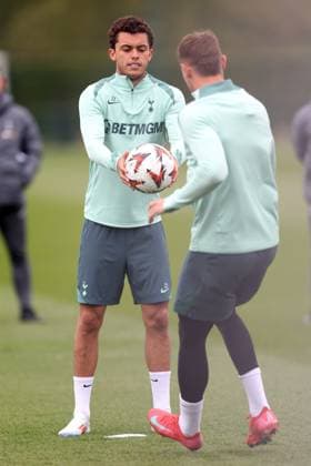 Tottenham Hotspur Training 09 April 2025, Enfield Tottenham Hotspur Training Brennan Johnson von Tottenham Hotspur Foto Charlotte Wilson Abseits Enfield UK  Copyright: xCharlottexWilsonx xOffsidexOffside