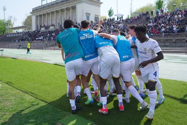 Cagliari s alessandro vinciguerra celebrates 0-1 during the Primavera Italy Cup final soccer match between Milan and Cagliari at Arena Civica Gianni Brera in Milan , North Italy - Wednesday April 09 , 2025 . - Soccer .  Copyright: xSpada LaPressex