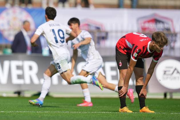 Delusion of milan player (Cagliari s alessandro Bolzan celebrates goal 0-2 ) during the Primavera Italy Cup final soccer match between Milan and Cagliari at Arena Civica Gianni Brera in Milan , North Italy - Wednesday April 09 , 2025 . - Soccer .  Copyright: xSpada LaPressex