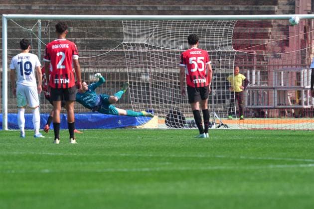 Ac Milan penalty kick missed during the Primavera Italy Cup final soccer match between Milan and Cagliari at Arena Civica Gianni Brera in Milan , North Italy - Wednesday April 09 , 2025 . - Soccer .  Copyright: xSpada LaPressex