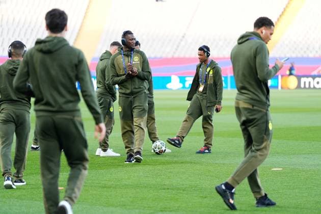 09 04 2025, xslx, Football UEFA Champions League, FC Barcelona Borussia Dortmund v l Managing Director Hans Joachim Watzke Borussia Dortmund , Sebastian Kehl Head of Licensing Borussia Dortmund UEFA REGULATIONS PROHIBIT ANY USE OF PHOTOGRAPHS as IMAGE SEQUENCES and or QUASI VIDEO Barcelona