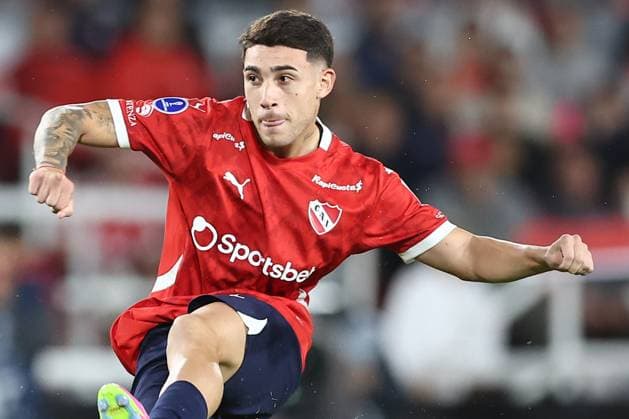 Independiente s defender Santiago Montiel looks on during the CONMEBOL Copa Sudameridana match, between Argentina™s Independiente and Uruguay™s Boston River at Libertadores de America stadium in Avellaneda, Buenos Aires province, on April 8, 2025 AVELLANEDA ARGENTINA Copyright: xALEJANDROxPAGNIx