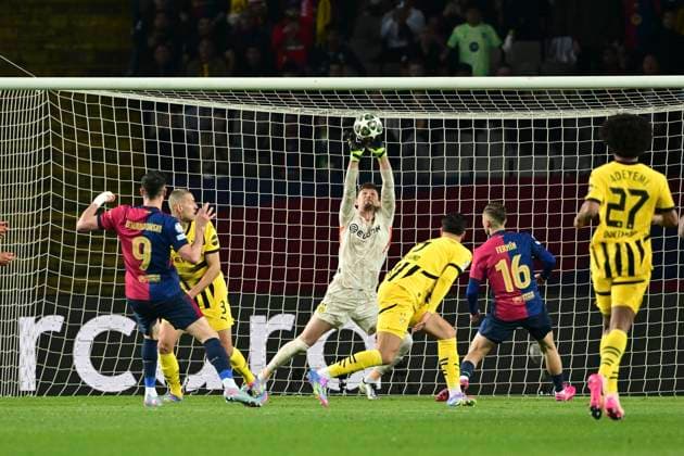 Gregor Kobel 1 Borussia Dortmund , FC Barcelona vs Borussia Dortmund, Football, Champions League, Quarterfinals, 09 04 2025 Barcelona Catalonia Spain Copyright: xkolbert-press MarcxNiemeyerx