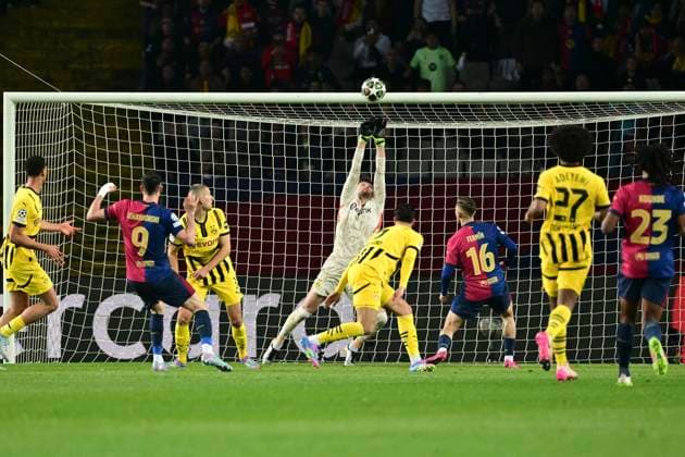 Gregor Kobel 1 Borussia Dortmund , FC Barcelona vs Borussia Dortmund, Football, Champions League, Quarterfinals, 09 04 2025 Barcelona Catalonia Spain Copyright: xkolbert-press MarcxNiemeyerx