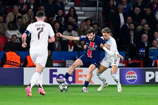 FOOTBALL : PSG vs Aston Villa - Ligue des Champions - 09 04 2025 Khvicha Kvaratskhelia ( 7 - PSG ) , John McGinn ( 7 - Aston Villa ) and Matty Cash ( 2 - Aston Villa ) during the UEFA Champions League match between Paris Saint Germain and Aston Villa FC at Parc Des Princes on April 09 , 2025 in Paris, France. ( Photo by Dante Badano PsnewZ ) - ParisFrance  Copyright: xDantexBadanox