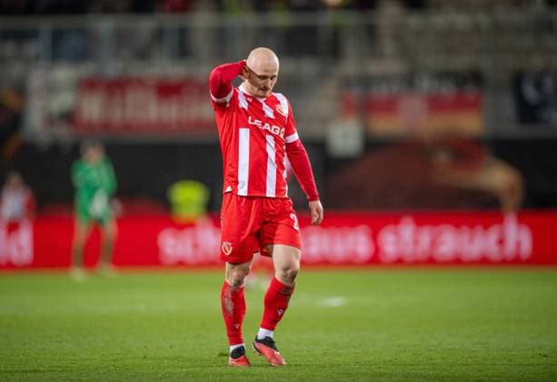 Football, Men, Season 2024 2025, 3 Liga 32 Matchday , FC Energie Cottbus Rot Weiss Essen, Maximilian Krauß Energie Cottbus , Disappointment after final whistle, 09 04 2025, Copyright: xSebastianxRäppold MatthiasxKochx
