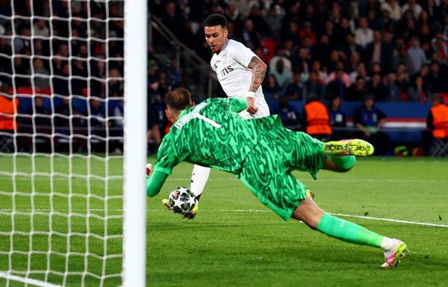 Morgan Rogers of Aston Villa scores a goal to make the score 0-1. Paris Saint-Germain v Aston Villa, UEFA Champions League, Quarter-Finals, 1st Leg, Football, Parc des Princes, Paris, France - 09 Apr 2025 EDITORIAL USE ONLY No use with unauthorised audio, video, data, fixture lists, club league logos or live services. Online in-match use limited to 120 images, no video emulation. No use in betting, games or single club league player publications. Copyright: xJamesxMarsh Shutterstockx 15243606be