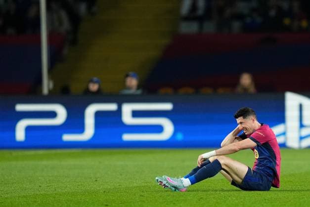09 04 2025, xslx, Soccer UEFA Champions League, FC Barcelona Borussia Dortmund v l Robert Lewandwowski FC Barcelona enttaeuscht, enttaeuscht looking, dissapointed UEFA REGULATIONS PROHIBIT ANY USE OF PHOTOGRAPHS as IMAGE SEQUENCES and or QUASI VIDEO Barcelona