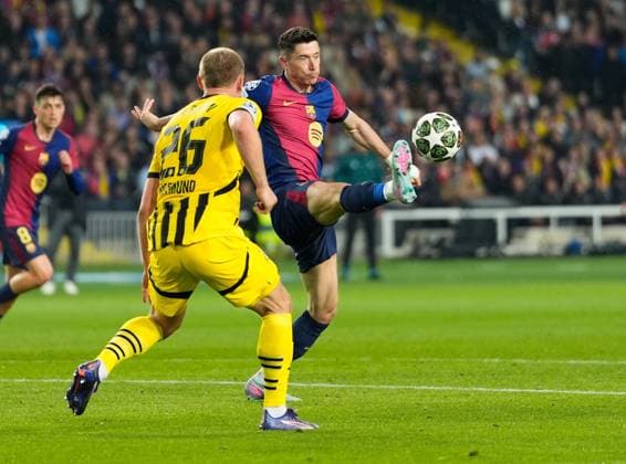 09 04 2025, xslx, Football UEFA Champions League, FC Barcelona Borussia Dortmund v l Julian Ryerson Borussia Dortmund , Robert Lewandwowski FC Barcelona UEFA REGULATIONS PROHIBIT ANY USE OF PHOTOGRAPHS as IMAGE SEQUENCES and or QUASI VIDEO Barcelona