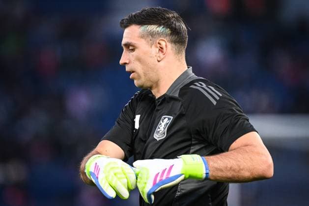 April 9, 2025, Paris, France, France: Emiliano MARTINEZ of Aston Villa during the UEFA Champions League match between Paris Saint-Germain and Aston Villa at Parc des Princes Stadium on April 09, 2025 in Paris, France. Paris France - ZUMAm308 20250409_zsp_m308_007 Copyright: xMatthieuxMirvillex