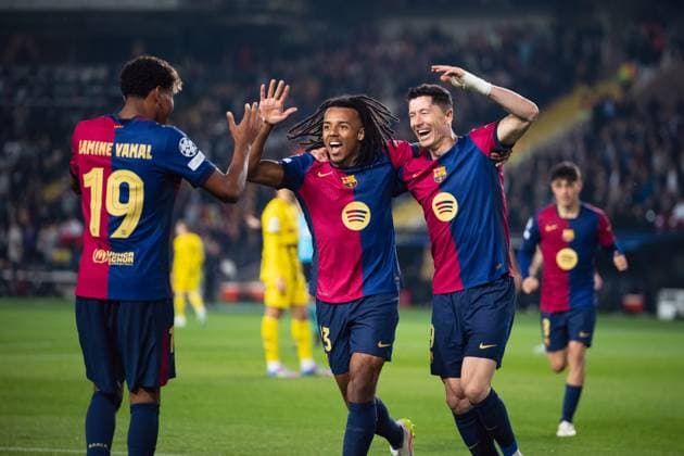 Spain-Football-Champions League - Quarters of Final First Leg - FC Barcelona, Barca v Borussia Dortmund in Barcelona, Spain. Barcelona, Spain, 9, April, 2025. Spain-Football-Champions League - Quarters of Final First Leg - FC Barcelona v Borussia Dortmund. (9) Robert Lewandowski celebrates his score with (23) Jules Kounde and (19) Lamine Yamal. Barcelona Olympic Stadium Lluis Companys Barcelona Spain