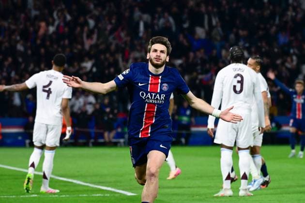 Sport Bilder des Tages FOOTBALL : PSG vs Aston Villa - Ligue des Champions - 09 04 2025 Khvicha Kvaratskhelia ( 7 - PSG ) celebrates after scoring during the UEFA Champions League match between Paris Saint Germain and Aston Villa FC at Parc Des Princes on April 09 , 2025 in Paris, France. ( Photo by Dante Badano PsnewZ ) - ParisFrance  Copyright: xDantexBadanox