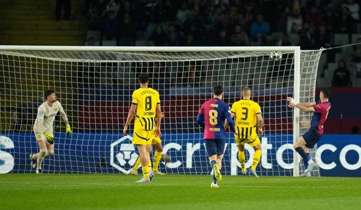 09 04 2025, xslx, Football UEFA Champions League, FC Barcelona Borussia Dortmund v l Gregor Knobel Borussia Dortmund , Serhou Guirassy Borussia Dortmund , Robert Lewandwowski FC Barcelona Goal scored, scored the goal to 2 0 UEFA REGULATIONS PROHIBIT ANY USE OF PHOTOGRAPHS as IMAGE SEQUENCES and or QUASI VIDEO Barcelona
