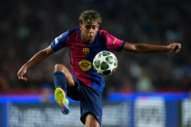 FC Barcelona, Barca v Borussia Dortmund - UEFA Champions League 2024 25 Quarter Final First Leg Lamine Yamal right winger of Barcelona and Spain controls the ball during the UEFA Champions League 2024 25 Quarter Final First Leg match between FC Barcelona and Borussia Dortmund at Estadi Olimpic Lluis Companys on April 9, 2025 in Barcelona, Spain. Barcelona Spain  Copyright: xJosexBretonx originalFilename:bretonhernandez-fcbarcel250409_nplSu.jpg
