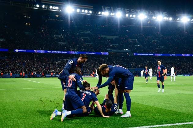 Sport Bilder des Tages FOOTBALL : PSG vs Aston Villa - Ligue des Champions - 09 04 2025 Khvicha Kvaratskhelia ( 7 - PSG ) celebrates with teammates during the UEFA Champions League match between Paris Saint Germain and Aston Villa FC at Parc Des Princes on April 09 , 2025 in Paris, France. ( Photo by Dante Badano PsnewZ ) - ParisFrance  Copyright: xDantexBadanox