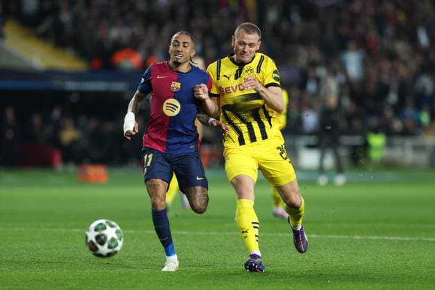 April 9, 2025, Barcelona, Barcelona, SPAIN: Raphinha of FC Barcelona, Barca and Julian Ryerson of Borussia Dortmund in action during the UEFA Champions League 2024 25 quarter-final first leg, match between FC Barcelona and Borussia Dortmund at Estadi Olimpic Lluis Companys on April 09, 2025 in Barcelona, Spain. Barcelona SPAIN - ZUMAa181 20250409_zaa_a181_044 Copyright: xIrinaxR.xHipolitox