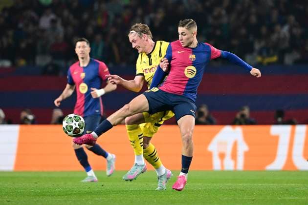 Fermin Lopez 16 FC Barcelona in duel, action, with Julian Brandt 10 Borussia Dortmund , FC Barcelona vs Borussia Dortmund, football, Champions League, quarter-final, 09 04 2025 Barcelona Catalonia Spain Copyright: xkolbert-press MarcxNiemeyerx