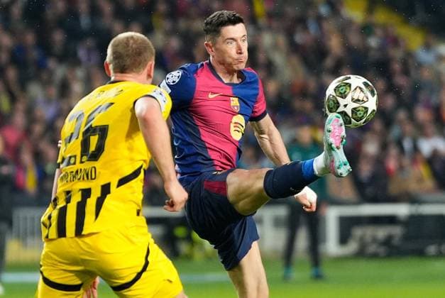 09 04 2025, xslx, Football UEFA Champions League, FC Barcelona Borussia Dortmund v l Julian Ryerson Borussia Dortmund , Robert Lewandowski FC Barcelona UEFA REGULATIONS PROHIBIT ANY USE OF PHOTOGRAPHS as IMAGE SEQUENCES and or QUASI VIDEO Barcelona