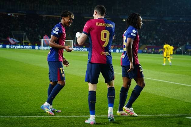 ESP: FC Barcelona, Barca v Borussia Dortmund. UEFA Champions League match. Quarter-Finals, firs leg FC Barcelona players celebrating the 2-0 during the UEFA Champions League match, Quarter-Finals, firs leg, between FC Barcelona and Borussia Dortmund played at Lluis Companys Stadium on April 9 2025 in Barcelona Spain. kpng Copyright: xBaguxBlancox xPRESSINPHOTOx PS_240409_COP_BAR_BOR_4023