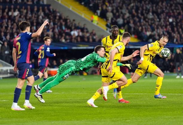 09 04 2025, xslx, Football UEFA Champions League, FC Barcelona Borussia Dortmund v l Salih Oezcan Borussia Dortmund , Wojciech Szczesny FC Barcelona , Serhou Guirassy Borussia Dortmund , Waldemar Anton Borussia Dortmund UEFA REGULATIONS PROHIBIT ANY USE OF PHOTOGRAPHS as IMAGE SEQUENCES and or QUASI VIDEO Barcelona