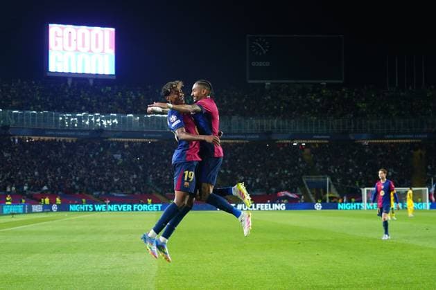 ESP: FC Barcelona, Barca v Borussia Dortmund. UEFA Champions League match. Quarter-Finals, firs leg Lamine Yamal and Raphael Dias Belloli Raphinha of FC Barcelona celebrating the 3-0 during the UEFA Champions League match, Quarter-Finals, firs leg, between FC Barcelona and Borussia Dortmund played at Lluis Companys Stadium on April 9 2025 in Barcelona Spain. kpng Copyright: xBaguxBlancox xPRESSINPHOTOx PS_240409_COP_BAR_BOR_4026