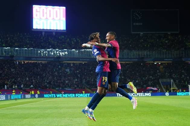 ESP: FC Barcelona, Barca v Borussia Dortmund. UEFA Champions League match. Quarter-Finals, firs leg Lamine Yamal and Raphael Dias Belloli Raphinha of FC Barcelona celebrating the 3-0 during the UEFA Champions League match, Quarter-Finals, firs leg, between FC Barcelona and Borussia Dortmund played at Lluis Companys Stadium on April 9 2025 in Barcelona Spain. kpng Copyright: xBaguxBlancox xPRESSINPHOTOx PS_240409_COP_BAR_BOR_4027