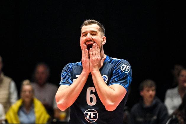 GER, VBL, VfB Friedrichshafen vs SVG Lüneburg 09 04 2025, Spacetech Arena, Friedrichshafen, GER, VBL, VfB Friedrichshafen vs SVG Lüneburg, in the picture Michal Superlak Friedrichshafen, 6 after a missed point nordphotoxGmbHx xHafner nph00200