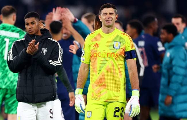 Sport Bilder des Tages Emiliano Martinez of Aston Villa looks dejected at full time. Paris Saint-Germain v Aston Villa, UEFA Champions League, Quarter-Finals, 1st Leg, Football, Parc des Princes, Paris, France - 09 Apr 2025 EDITORIAL USE ONLY No use with unauthorised audio, video, data, fixture lists, club league logos or live services. Online in-match use limited to 120 images, no video emulation. No use in betting, games or single club league player publications.  Copyright: xJamesxMarsh Shutterstockx 15243606cv