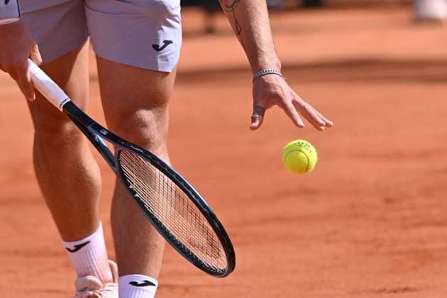 April 9, 2025, Madrid, Madrid, Spain: Dunlop ATP, Tennis Herren TOUR tennis ball bounce time playing the round of 16 match of the ATP Challenger 100 Open Comunidad de Madrid, at the Club de Campo Villa de Madrid on April 9, 2025. Madrid Spain - ZUMAc312 20250409_zsp_c312_227 Copyright: xOscarxManuelxSanchezx