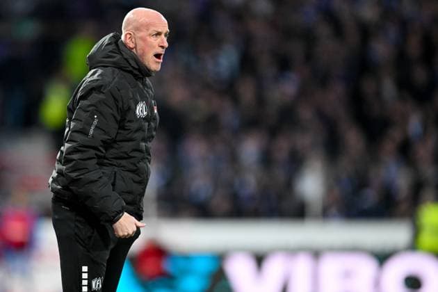 3 Liga VfL Osnabrück FC Hansa Rostock on 09 04 2025 at the Bremer Brücke in Osnabrück Coach Marco Antwerpen Osnabrueck dissatisfied, disappointed, disappointed, dejected MT
