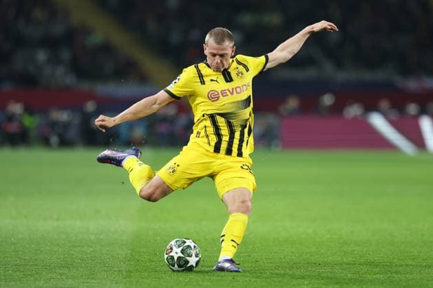 April 9, 2025, Barcelona, Barcelona, SPAIN: Julian Ryerson of Borussia Dortmund in action during the UEFA Champions League 2024 25 quarter-final first leg, match between FC Barcelona, Barca and Borussia Dortmund at Estadi Olimpic Lluis Companys on April 09, 2025 in Barcelona, Spain. Barcelona SPAIN - ZUMAa181 20250409_zaa_a181_122 Copyright: xIrinaxR.xHipolitox