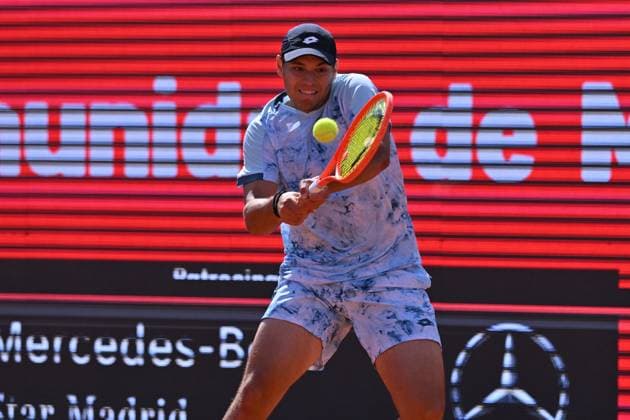 April 9, 2025, Madrid, Madrid, Spain: PAVEL KOTOV (RUS) playing the round of 16 match of the ATP, Tennis Herren Challenger 100 Open Comunidad de Madrid, at the Club de Campo Villa de Madrid on April 9, 2025. Madrid Spain - ZUMAc312 20250409_zsp_c312_224 Copyright: xOscarxManuelxSanchezx