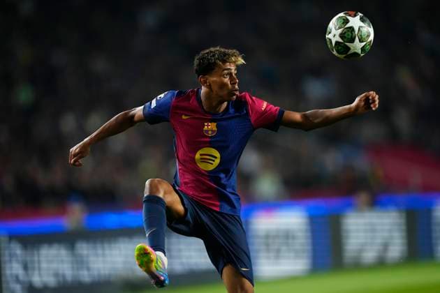 FC Barcelona, Barca v Borussia Dortmund - UEFA Champions League 2024 25 Quarter Final First Leg Lamine Yamal right winger of Barcelona and Spain controls the ball during the UEFA Champions League 2024 25 Quarter Final First Leg match between FC Barcelona and Borussia Dortmund at Estadi Olimpic Lluis Companys on April 9, 2025 in Barcelona, Spain. Barcelona Spain  Copyright: xJosexBretonx originalFilename:bretonhernandez-fcbarcel250409_npCZl.jpg