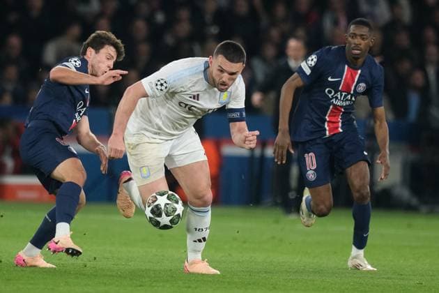 April 10, 2025, Paris, France: Aston Villa Midfield JOHN MCGINN in action during the UEFA Champions League Quarter-finals 1st leg between Paris Saint Germain and Aston Villa at the Parc des Princes Stadium - Paris - France ..PSG won 3:1 Paris France - ZUMAp119 20250410_zaf_p119_016 Copyright: xPierrexSteveninx