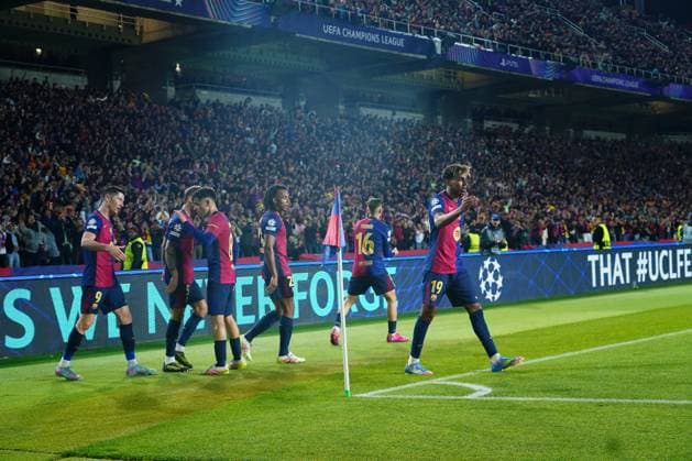 ESP: FC Barcelona, Barca v Borussia Dortmund. UEFA Champions League match. Quarter-Finals, firs leg Lamine Yamal of FC Barcelona celebrates goal with his teammates during the UEFA Champions League match, Quarter-Finals, firs leg, between FC Barcelona and Borussia Dortmund played at Lluis Companys Stadium on April 9 2025 in Barcelona Spain. kpng Copyright: xBaguxBlancox xPRESSINPHOTOx PS_240409_COP_BAR_BOR_4061