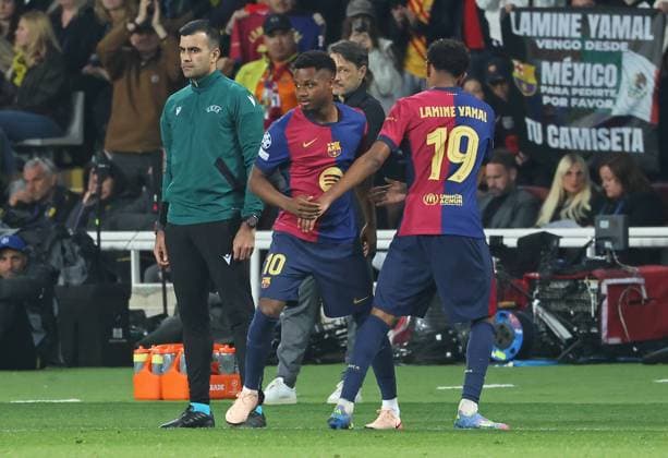 FC Barcelona, Barca v Borussia Dortmund - UEFA Champions League 2024 25 Quarter Final First Leg Ansu Fati replaces Lamine Yamal during the match between FC Barcelona and Borussia Dortmund in the first leg of the Quarter-final of the UEFA Champions League at the Lluis Companys Stadium in Barcelona, Spain, on April 9, 2025. Barcelona Barcelona Spain  Copyright: xUrbanandsportx originalFilename:urbanandsport-fcbarcel250409_npiQt.jpg