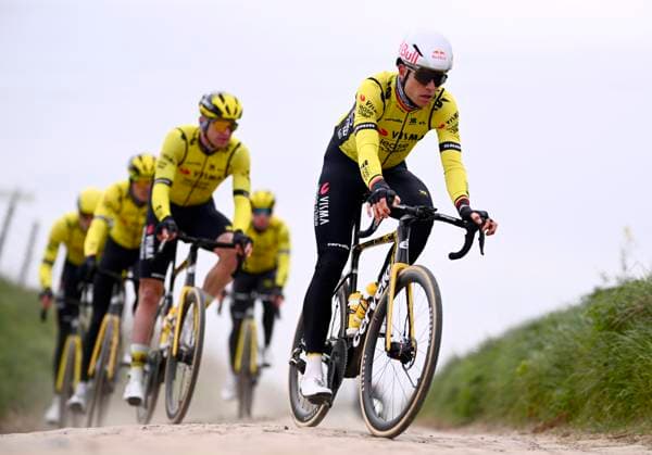 Paris-Roubaix 2025 Training Session ROUBAIX, FRANCE - APRIL 10 : Van Aert Wout (BEL) of Team Visma - Lease a Bike and teammates pictured during a training session prior the 122nd edition of ParisRoubaix an UCI World Tour cycling race for Men Elite with start in Compiegne and finish in Roubaix. on April 10, 2025 in Roubaix, France, 10 04 2025 ( Motordriver Guy De Vuyst - Roubaix France  Copyright: xGvgx