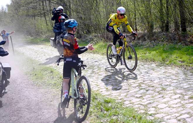Paris-Roubaix 2025 Training Session ROUBAIX, FRANCE - APRIL 10 : a young supporter watching Van Aert Wout (BEL) of Team Visma - Lease a Bike pictured during a training session prior the 122nd edition of ParisRoubaix an UCI World Tour cycling race for Men Elite with start in Compiegne and finish in Roubaix. on April 10, 2025 in Roubaix, France, 10 04 2025 ( Motordriver Guy De Vuyst - Roubaix France  Copyright: xGvgx