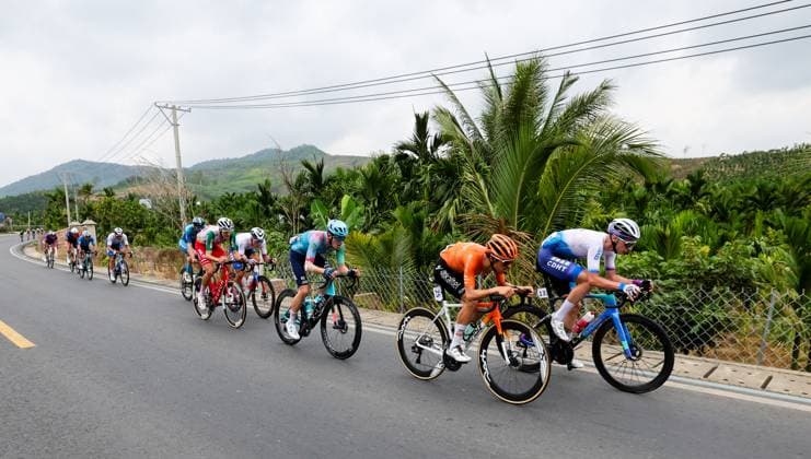 (250410) -- DONGFANG, April 10, 2025 -- Andrei Stepanov (1st R) of Chengdu DYC Cycling Team competes during Stage 4 at the 16th Tour of Hainan cycling race from Baoting to Dongfang, south China s Hainan Province, April 10, 2025. ) (SP)CHINA-HAINAN-DONGFANG-CYCLING-TOUR OF HAINAN (CN) YangxGuanyu 
