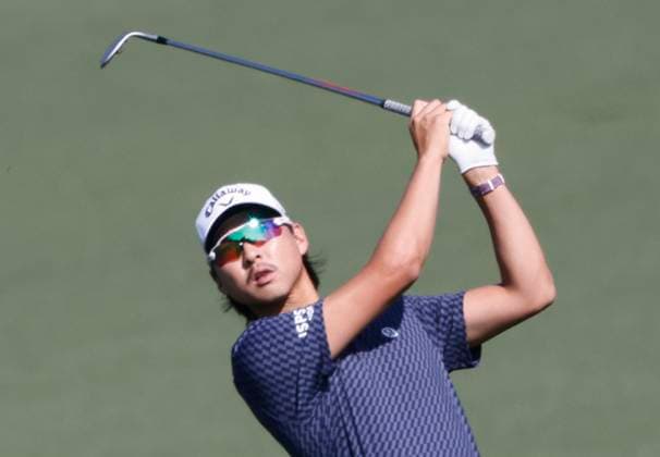 Min Woo Lee of Australia watches his approach shot on the second hole during the first round of the Masters golf tournament at Augusta National Golf Club in Augusta, Georgia on Thursday, April 10, 2025.  AUG20250410528 TANNENxMAURY