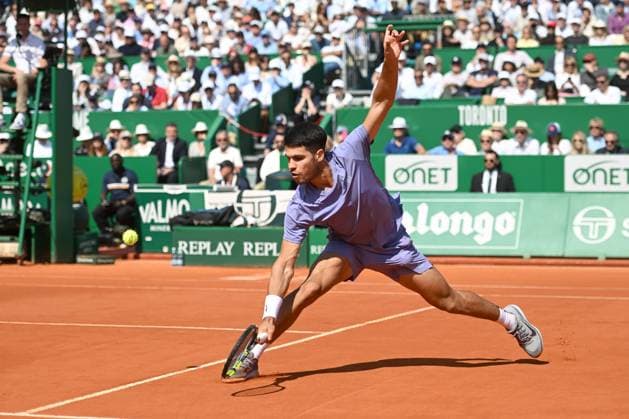 CARLOS ALCARAZ, Spagna, Monte Carlo Masters 2025, Altmaier vs Alcaraz 3-6 1-6 , 10-04-2025, Azione, Action, Single shot TENNIS MONTE CARLO MASTERS 2025
