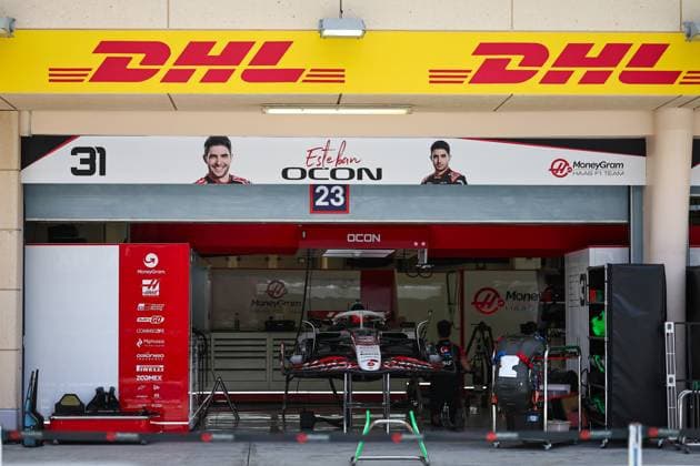 F1 Grand Prix Of Bahrain: Previews A general view of the Haas garage during previews ahead of the F1 Grand Prix of Bahrain at Bahrain International Circuit in Sakhir, Bahrain, on April 10, 2025. Sakhir Southern Governorate Bahrain  Copyright: xPaddockerx originalFilename:paddocker-f1grandp250410_npV4P.jpg