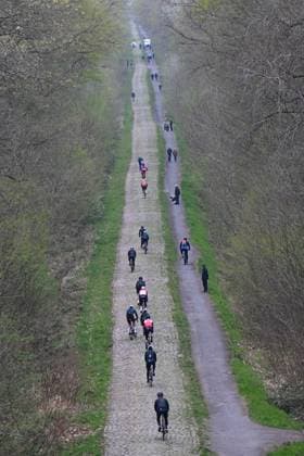 Sport Bilder des Tages 10-04-2025 Allenamento Paris - Roubaix 2025; Arenberg; 